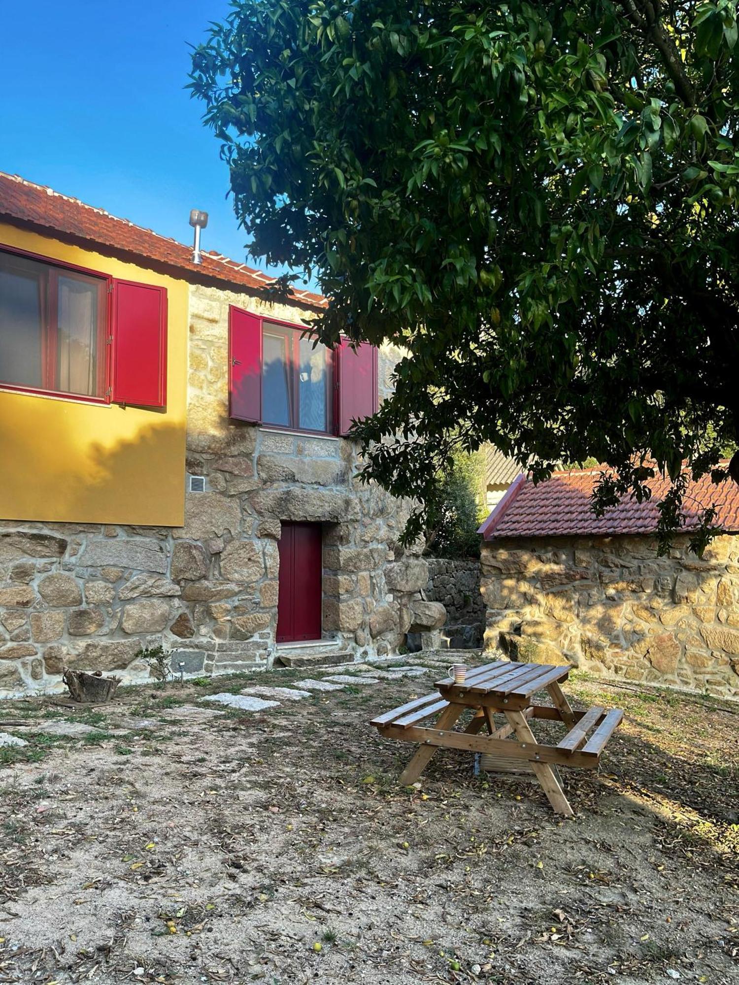 Nascente, Place In Nature Next To A Waterfall Loureiro  Buitenkant foto